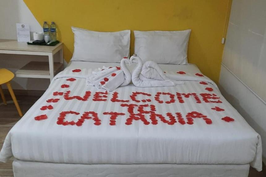 Catania Inn Palembang Bagian luar foto
